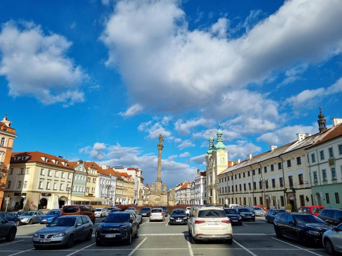 Stylovy Byt V Srdci Hradce Kralove Hradec Kralove Luaran gambar